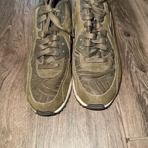 Nike Air Max Olive Green Womens Sneakers size 8